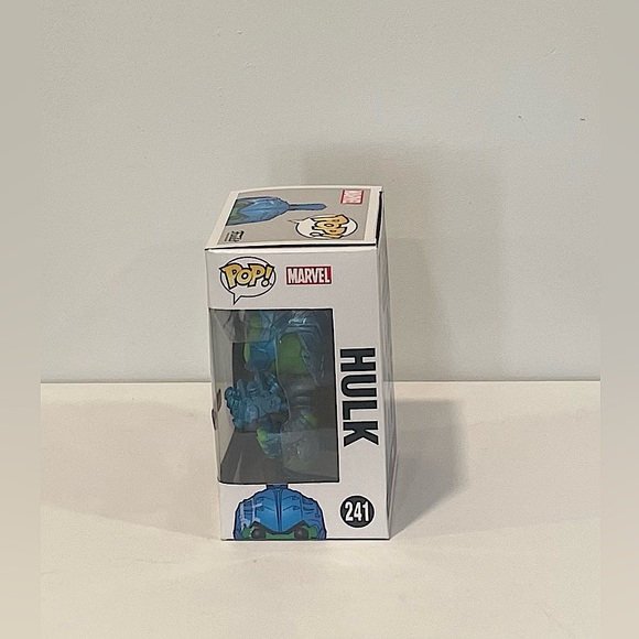 Funko Pop! Marvel Thor Ragnarok Hulk #241 [Blue] Target Exclusive - Picture 2 of 4